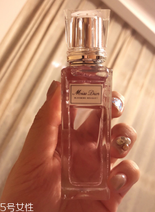 迪奧滾珠香水怎么使用？dior滾珠香水用法