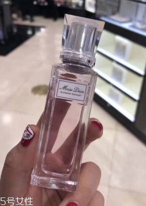 迪奧滾珠香水怎么使用？dior滾珠香水用法