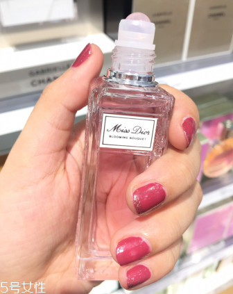 迪奧滾珠香水怎么使用？dior滾珠香水用法