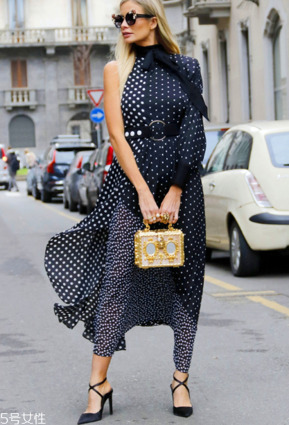 露肩裝怎么穿好看？用它撩倒全世界吧