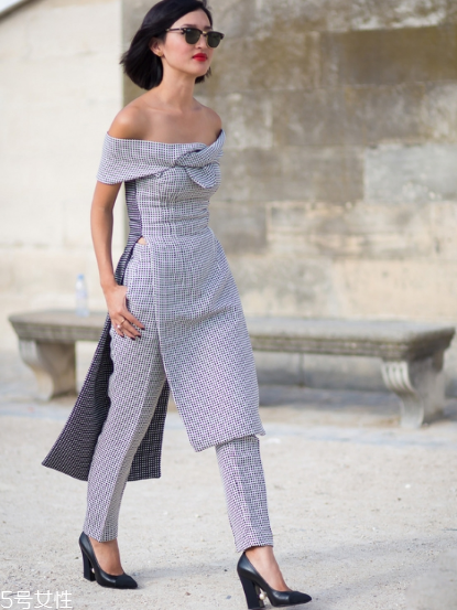 露肩裝怎么穿好看？用它撩倒全世界吧