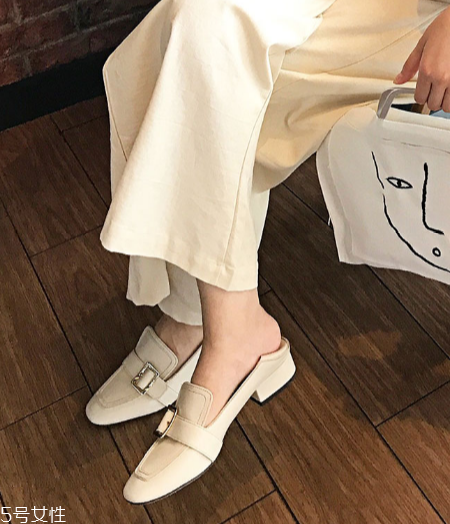 什么樣的鞋子顯腿長(zhǎng)？拯救自己的小短腿