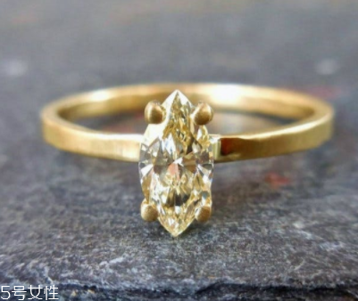 新娘戴什么戒指比較好看？明黃也能代表永恒