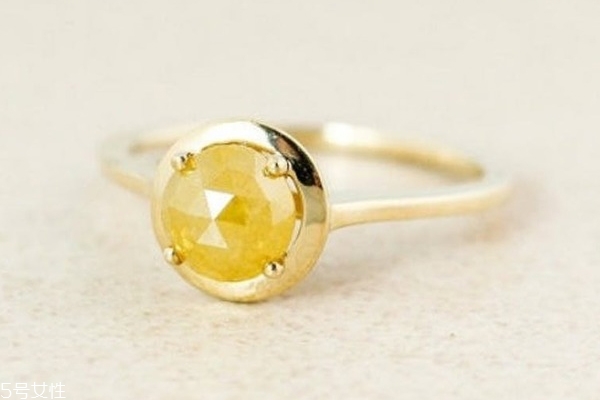 新娘戴什么戒指比較好看？明黃也能代表永恒