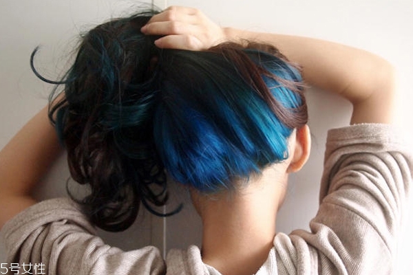 受損發(fā)質(zhì)用什么發(fā)膜?選對(duì)洗發(fā)水化身超模 受損發(fā)質(zhì)用什么發(fā)膜?選對(duì)洗發(fā)水化身超模