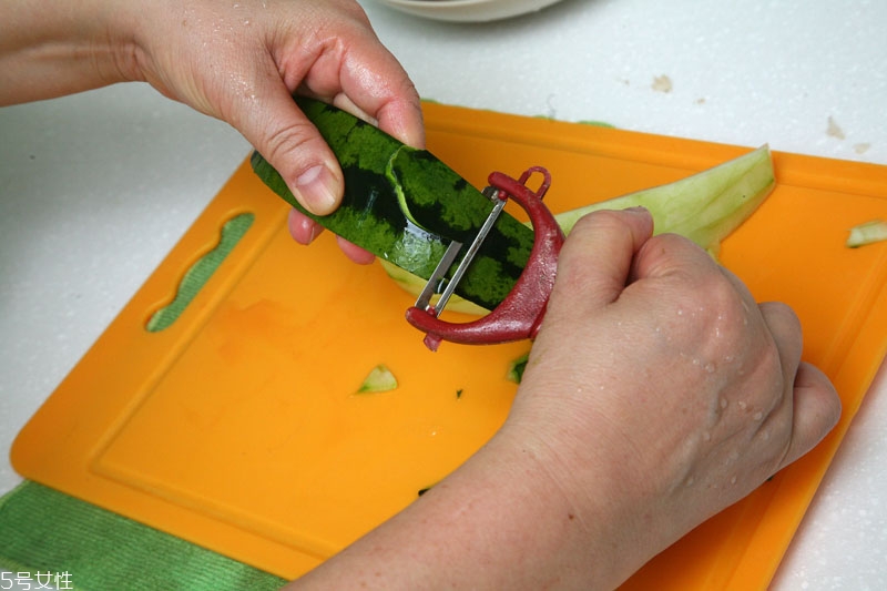 白蘿卜皮能吃嗎 白蘿卜皮切絲更好吃 白蘿卜皮能吃嗎 白蘿卜皮切絲更好吃