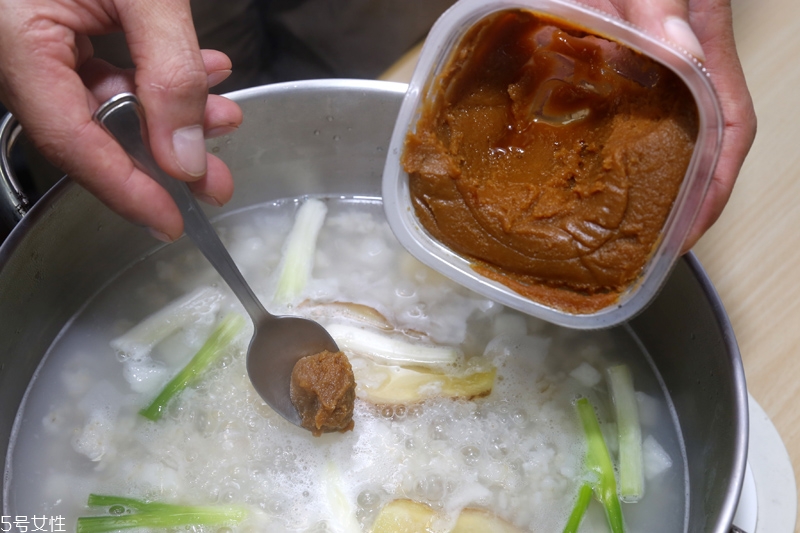 夏天吹空調(diào)咳嗽喝什么好 夏天吹空調(diào)咳嗽喝什么好