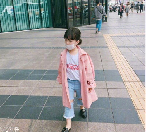 八字劉海怎么弄才好看 可愛(ài)軟萌的小女孩發(fā)型綁扎方法 八字劉海怎么弄才好看 可愛(ài)軟萌的小女孩發(fā)型綁扎方法