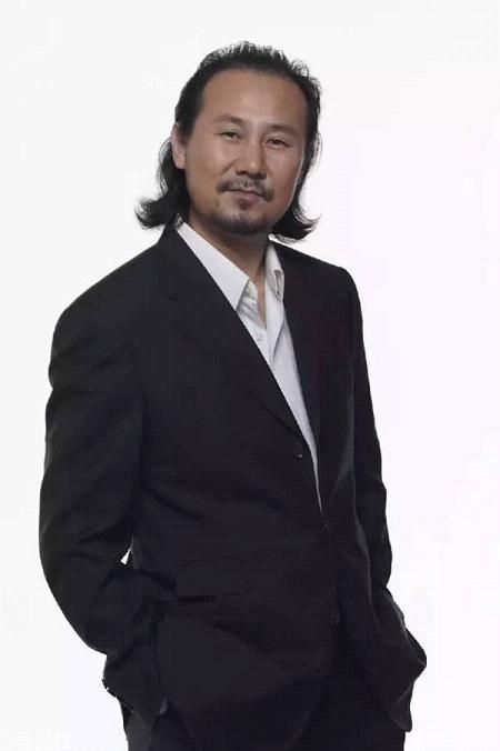 丸子頭適合什么臉型 一秒扎成的超美丸子頭 丸子頭適合什么臉型 一秒扎成的超美丸子頭