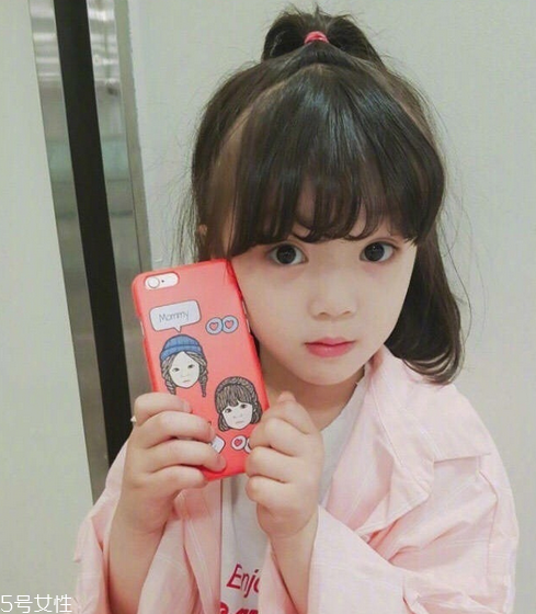 八字劉海怎么弄才好看 可愛(ài)軟萌的小女孩發(fā)型綁扎方法 八字劉海怎么弄才好看 可愛(ài)軟萌的小女孩發(fā)型綁扎方法