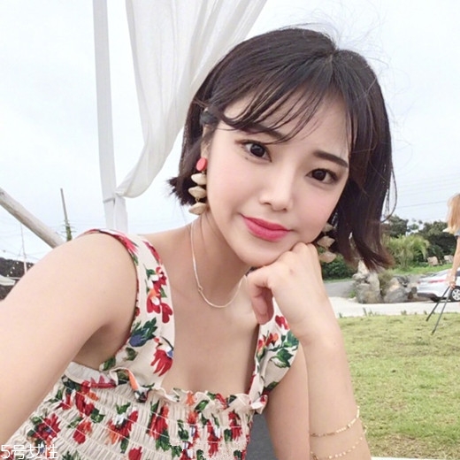 齊肩直發(fā)怎么扎好看 凸顯女神清純 齊肩直發(fā)怎么扎好看 凸顯女神清純