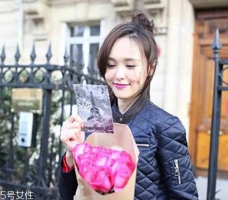 丸子頭適合什么臉型 一秒扎成的超美丸子頭 丸子頭適合什么臉型 一秒扎成的超美丸子頭