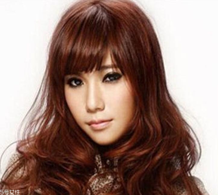 皮膚黃適合穿藍(lán)色嗎？淺色系是首選