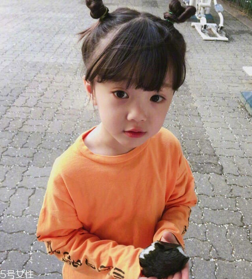 八字劉海怎么弄才好看 可愛(ài)軟萌的小女孩發(fā)型綁扎方法 八字劉海怎么弄才好看 可愛(ài)軟萌的小女孩發(fā)型綁扎方法