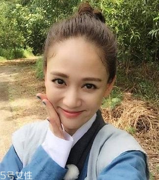 丸子頭適合什么臉型 一秒扎成的超美丸子頭 丸子頭適合什么臉型 一秒扎成的超美丸子頭