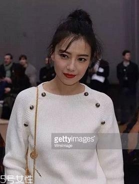 丸子頭適合什么臉型 一秒扎成的超美丸子頭 丸子頭適合什么臉型 一秒扎成的超美丸子頭