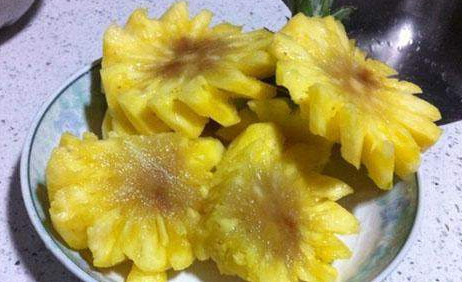 菠蘿里面發(fā)黑能吃嗎？切開菠蘿里面是黑色的怎么回事？