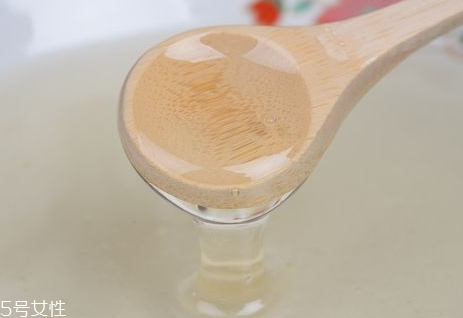 洋槐蜜為什么那么稀 洋槐蜜的花期很短 洋槐蜜為什么那么稀 洋槐蜜的花期很短