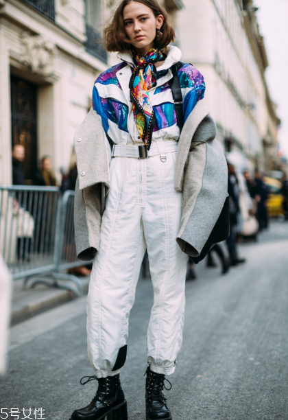 工裝褲怎么搭配好看？比牛仔褲時髦多了