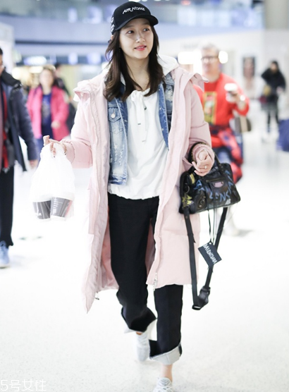 棒球帽怎么搭配衣服？素顏也能hold住