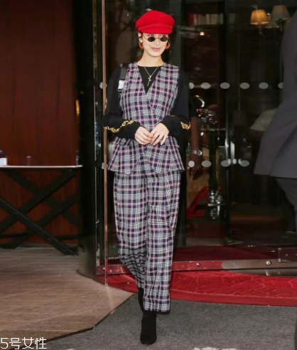 馬甲里面配什么衣服好看？換季疊搭全靠它