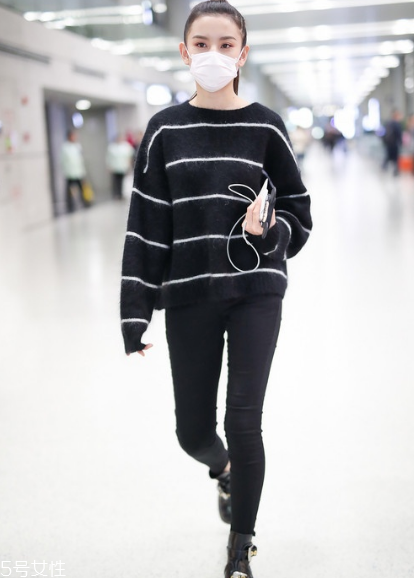 條紋毛衣怎么搭配？營造浪漫少女感