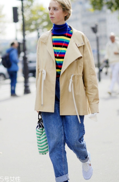 條紋毛衣怎么搭配？營造浪漫少女感