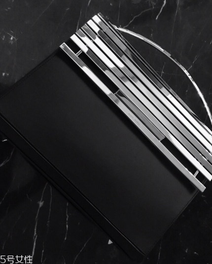 eddie borgo包包多少錢？一秒解決撞包尷尬