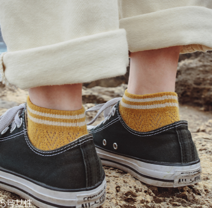 襪子能放在洗衣機(jī)洗嗎？襪子最好手洗