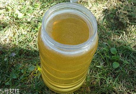 槐花蜜多少錢一斤 價格受多種因素影響 槐花蜜多少錢一斤 價格受多種因素影響