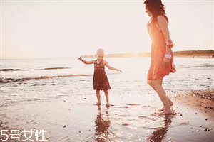 中午補防曬還要洗臉嗎 防曬霜要經(jīng)常補涂