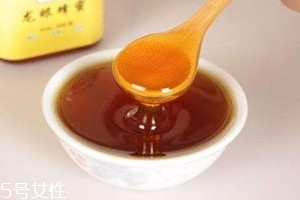 龍眼蜜和荔枝蜜哪個(gè)好 l兩種都是蜂蜜中的上品 龍眼蜜和荔枝蜜哪個(gè)好 l兩種都是蜂蜜中的上品