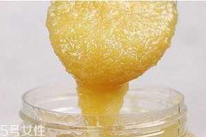 土蜂蜜可以擦臉嗎 對(duì)皮膚的好處頗多 土蜂蜜可以擦臉嗎 對(duì)皮膚的好處頗多