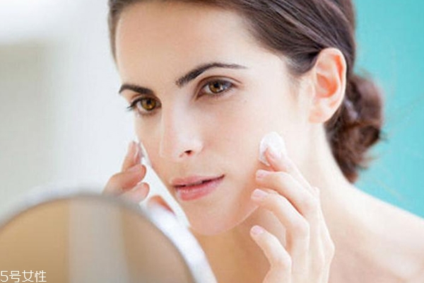 為什么會顏值不穩(wěn)定 這3個習(xí)慣在破壞你的顏值 為什么會顏值不穩(wěn)定 這3個習(xí)慣在破壞你的顏值