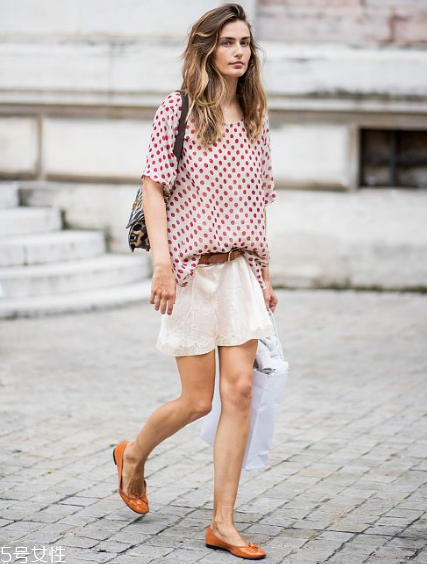 芭蕾舞鞋怎么搭配？這樣穿顯瘦又時(shí)髦