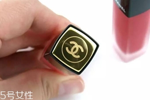 香奈兒印記唇釉154是啞光嗎？美到窒息的色號