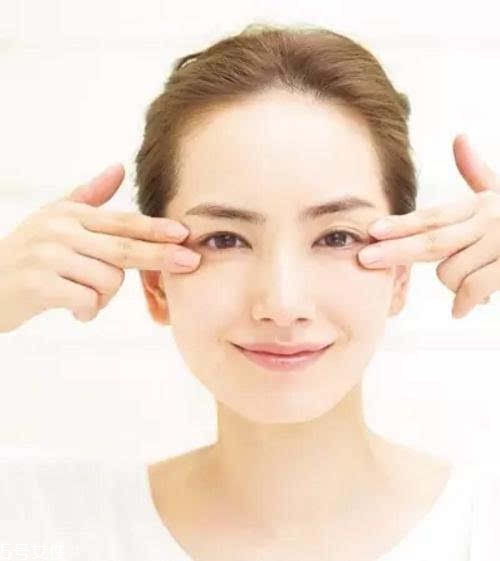 臉上出現(xiàn)三八紋怎么去除 抗老要提前 臉上出現(xiàn)三八紋怎么去除 抗老要提前