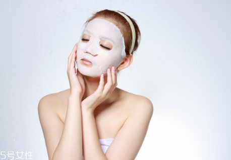 天天敷面膜為什么皮膚還是干 臉干不能光靠敷面膜 天天敷面膜為什么皮膚還是干 臉干不能光靠敷面膜