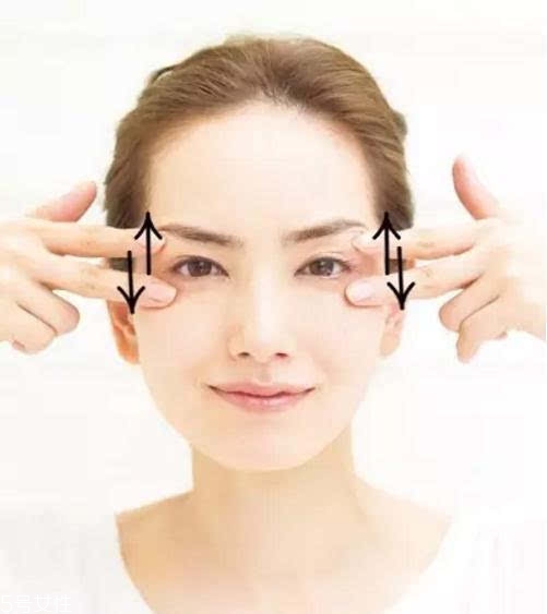 臉上出現(xiàn)三八紋怎么去除 抗老要提前 臉上出現(xiàn)三八紋怎么去除 抗老要提前