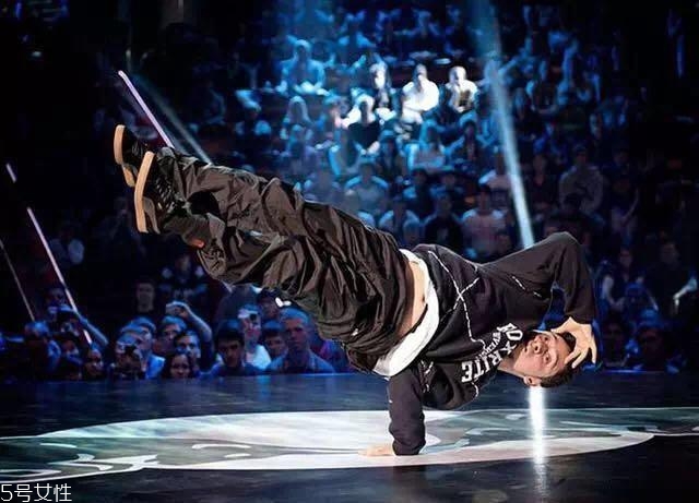 跳街舞穿什么炫酷 這些都是街舞咖們的加分項(xiàng) 跳街舞穿什么炫酷 這些都是街舞咖們的加分項(xiàng)