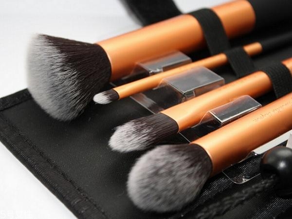 新手用什么工具上妝 三種上妝方式的優(yōu)劣勢