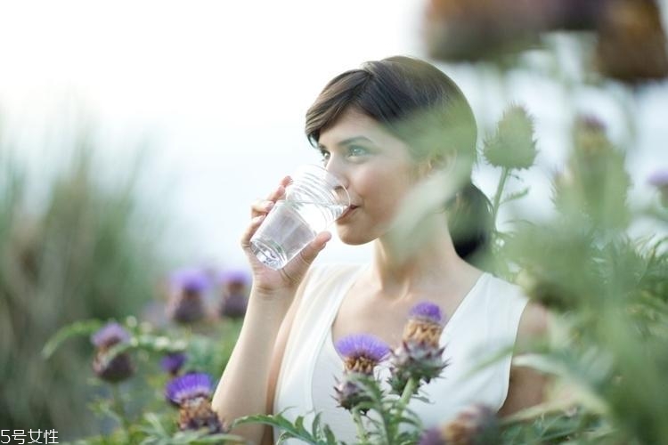 為什么會顏值不穩(wěn)定 這3個習(xí)慣在破壞你的顏值 為什么會顏值不穩(wěn)定 這3個習(xí)慣在破壞你的顏值