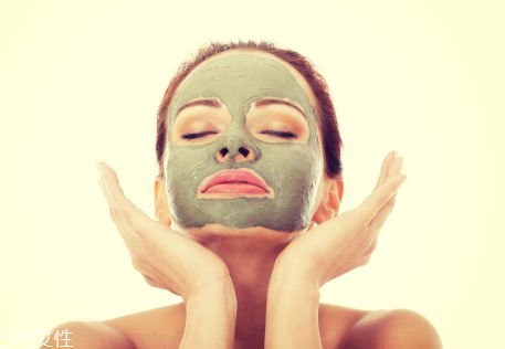 天天敷面膜為什么皮膚還是干 臉干不能光靠敷面膜 天天敷面膜為什么皮膚還是干 臉干不能光靠敷面膜