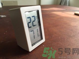 家里地板返潮怎么辦？墻上流水是怎么回事？