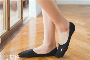 襪子上的膠怎么去除？教你幾招去除膠漬