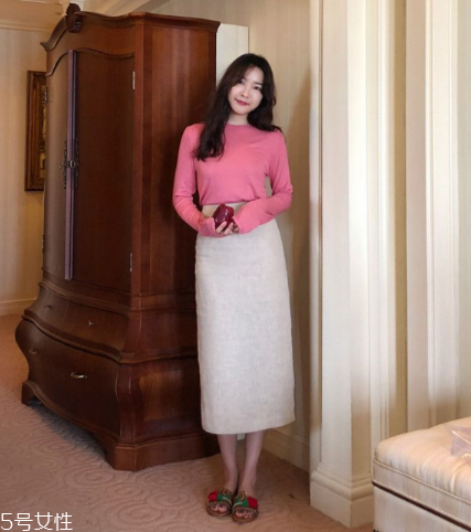 長袖t恤怎么搭配？屬于你的最佳出門穿搭