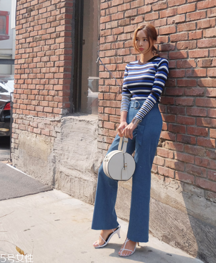 長袖t恤怎么搭配？屬于你的最佳出門穿搭