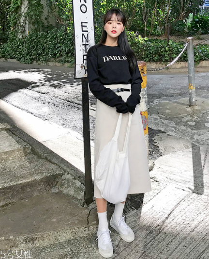 長袖t恤怎么搭配？屬于你的最佳出門穿搭