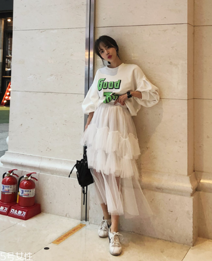 長袖t恤怎么搭配？屬于你的最佳出門穿搭