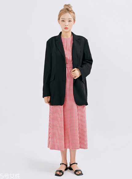 紅色連衣裙搭配什么外套？最時尚氣質的穿搭